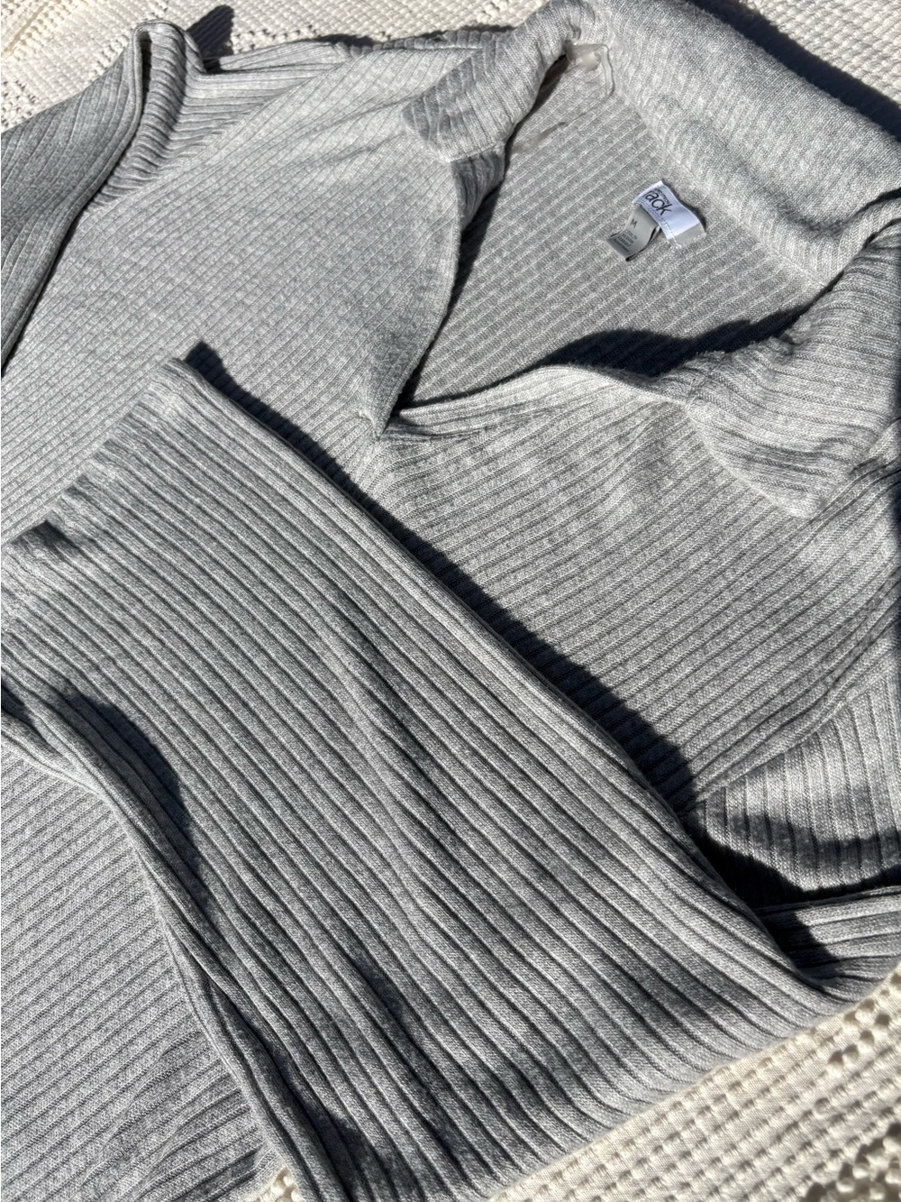 Nordstroms Rack Light Gray Ribbed Women’s Flowy Sweater - Size M